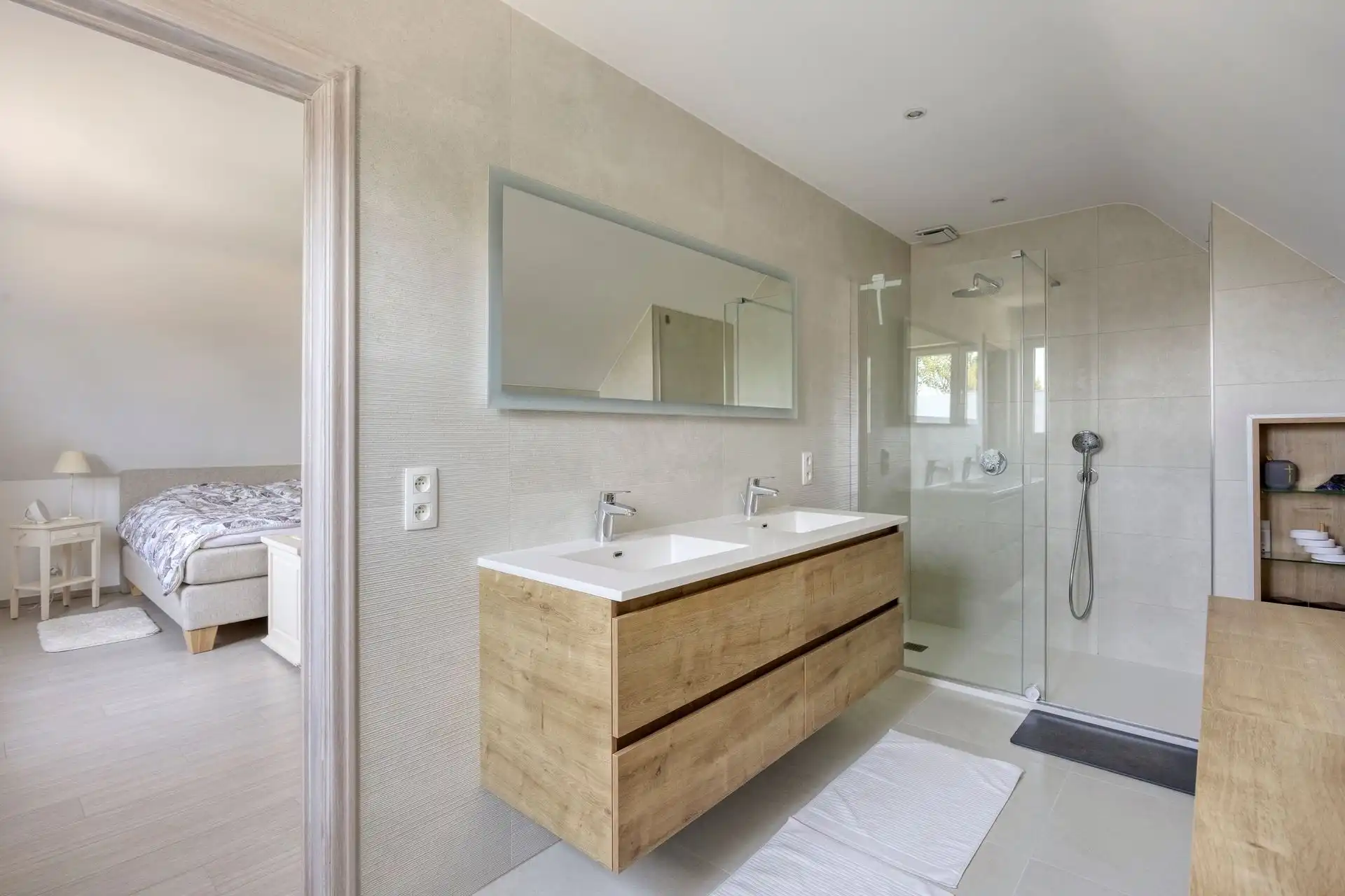 Volledig gerenoveerde villa in Ten Trappen wijk foto 21