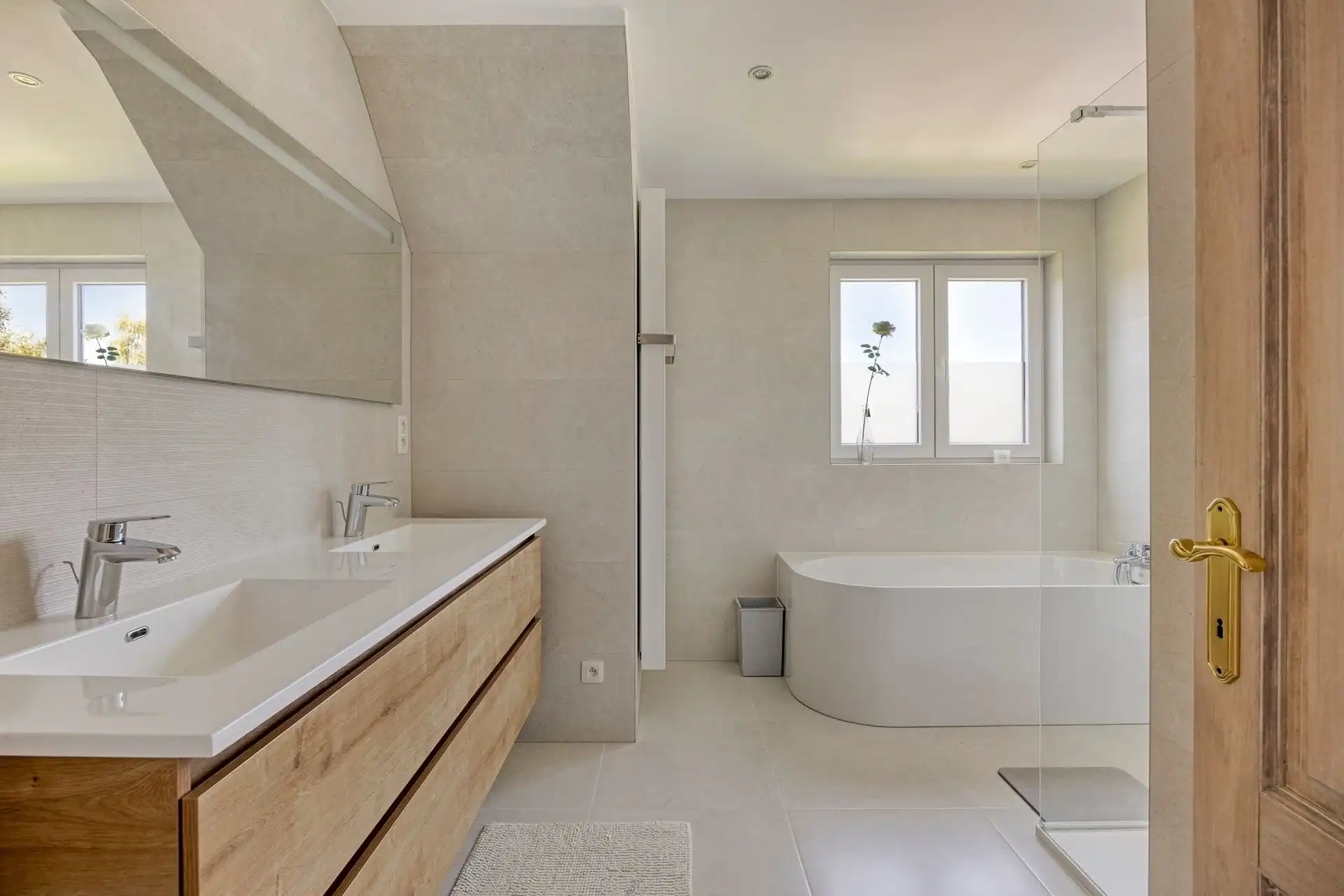 Volledig gerenoveerde villa in Ten Trappen wijk foto 21