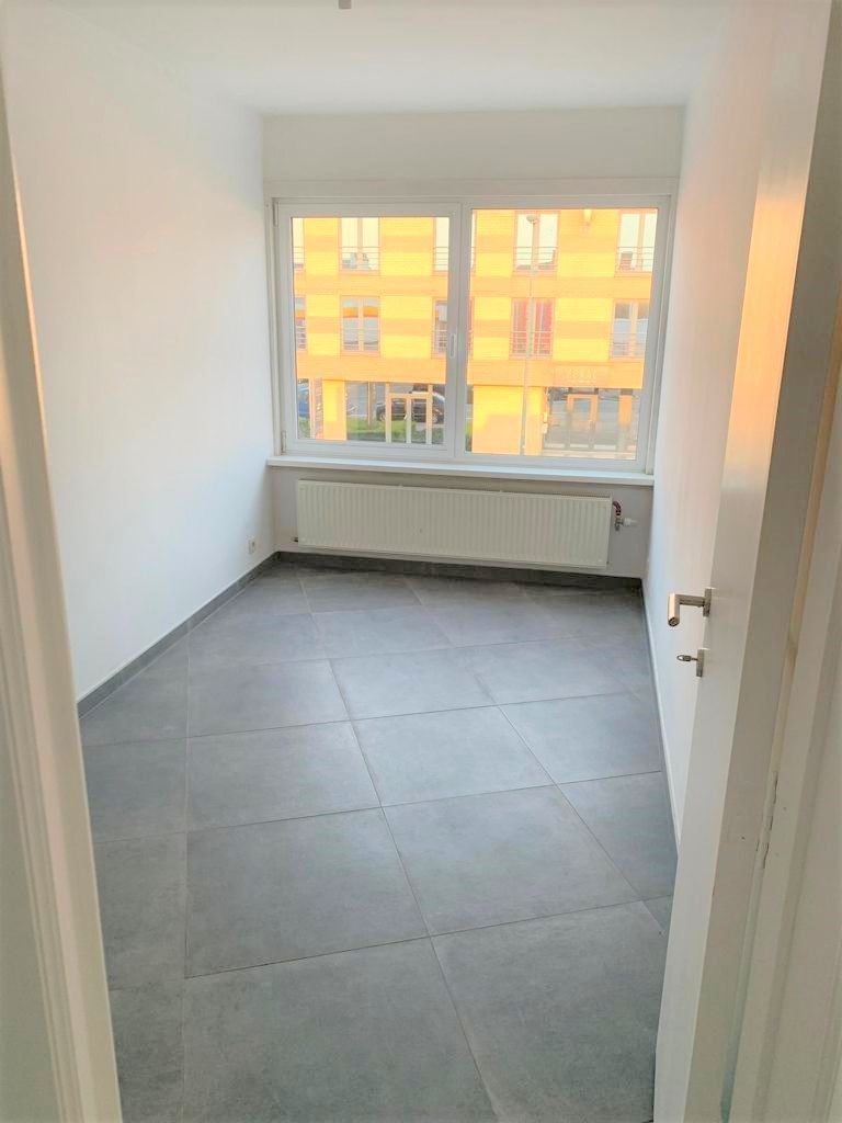 Commercieel gelijkvloers + appartement. foto 21