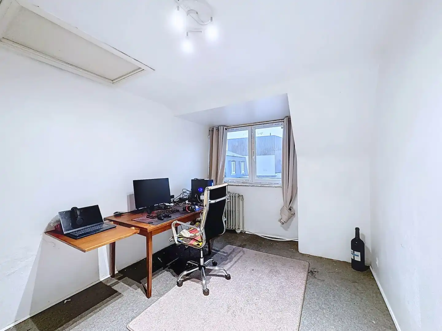 Statige villa met 4 slaapkamers en bureau foto 23