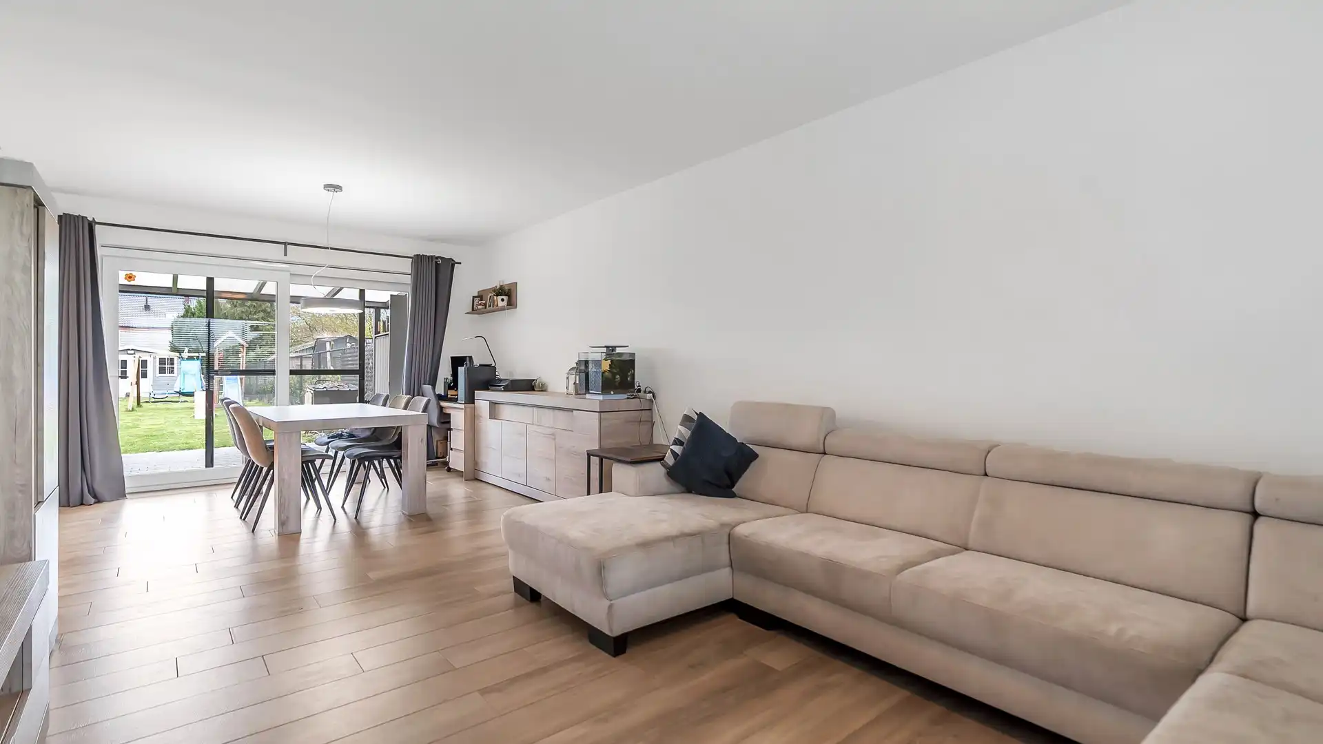 INSTAPKLARE ENERGIEZUINIGE GEZINSWONING MET 3 SLPKS EN ZONNEPANELEN TE KOOP IN MAASMECHELEN foto 4