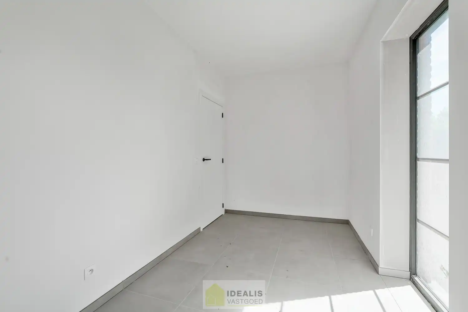 PRACHTIGE NIEUWBOUWWONING (GRONDAANDEEL €116.000,00 + 12% REGISTRATIERECHTEN EN CONSTRUCTIE € 277.000,00 + 21% BTW) MET EEN HEERLIJK LICHTRIJKE WOONKAMER MET OPEN KEUKEN MET AANSLUITEND BERGPLAATS, BUREEL, INPANDIGE GARAGE, 3 SLAAPKAMERS, EEN RUIME BADKAMER VOORZIEN VAN ALLE COMFORT! EEN HEERLIJK RUIM HUIS MET INPANDIGE GARAGE, EEN LEUKE TUIN, OP EEN GEGEERDE LOCATIE NABIJ HET CENTRUM VAN REPPEL! foto 9