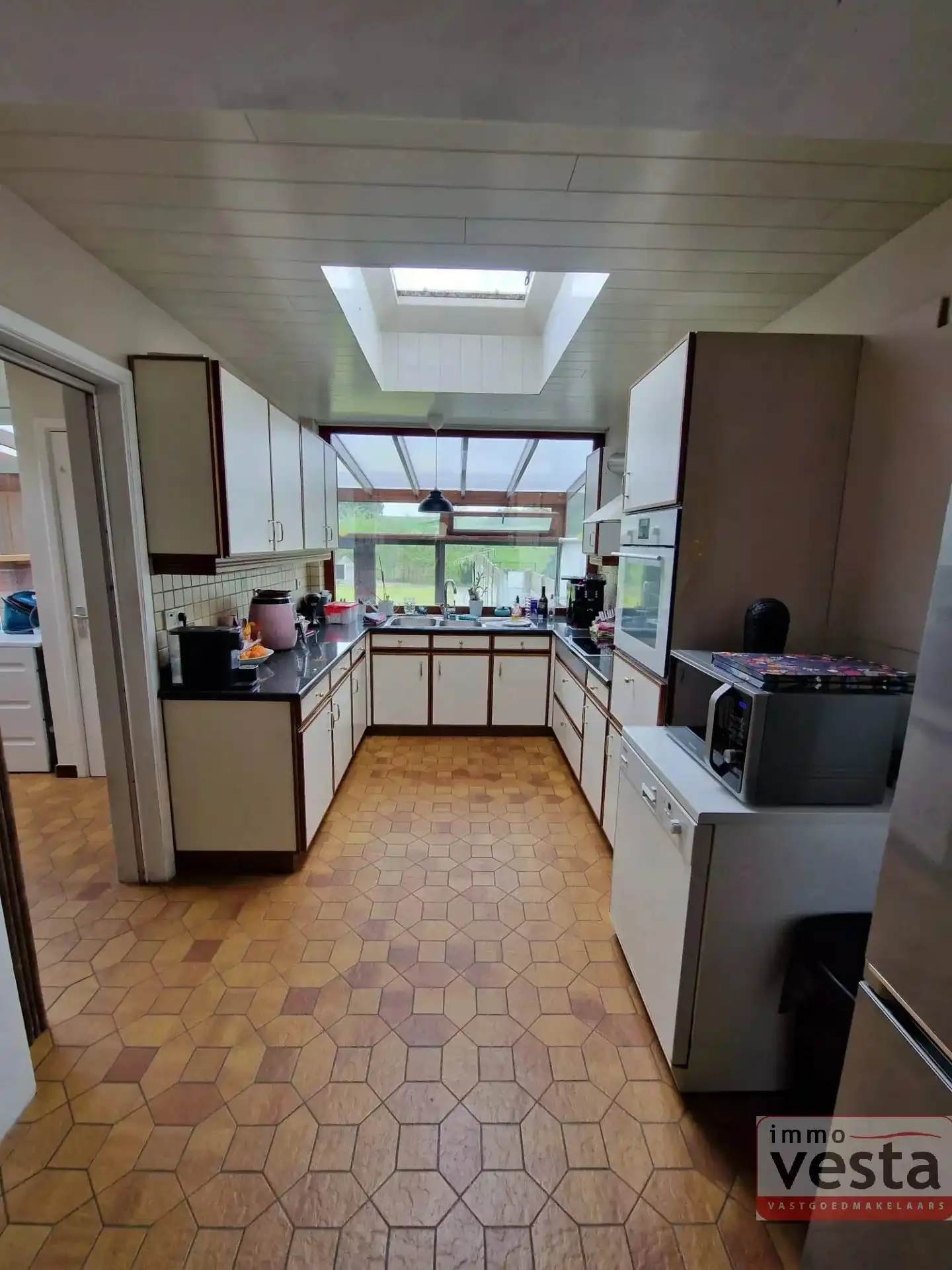 Woning met 2 slaapkamers, garage en tuin foto 6