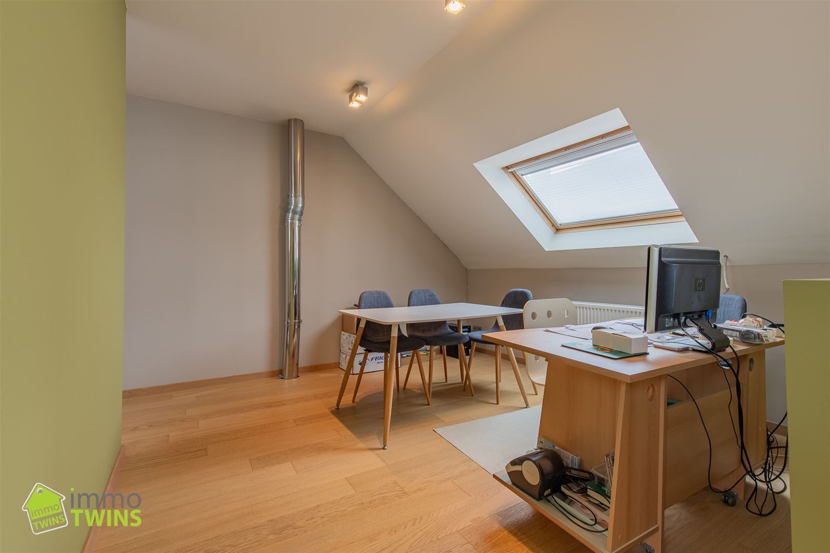 Veelzijdige woning met commerciële ruimte in hartje Zogge foto 9