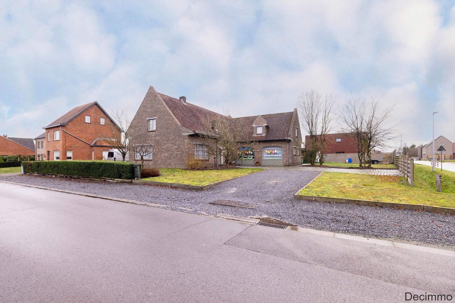 Veelzijdige woning met handelsruimte of kangoeroewonen. foto {{pictureIndex}}