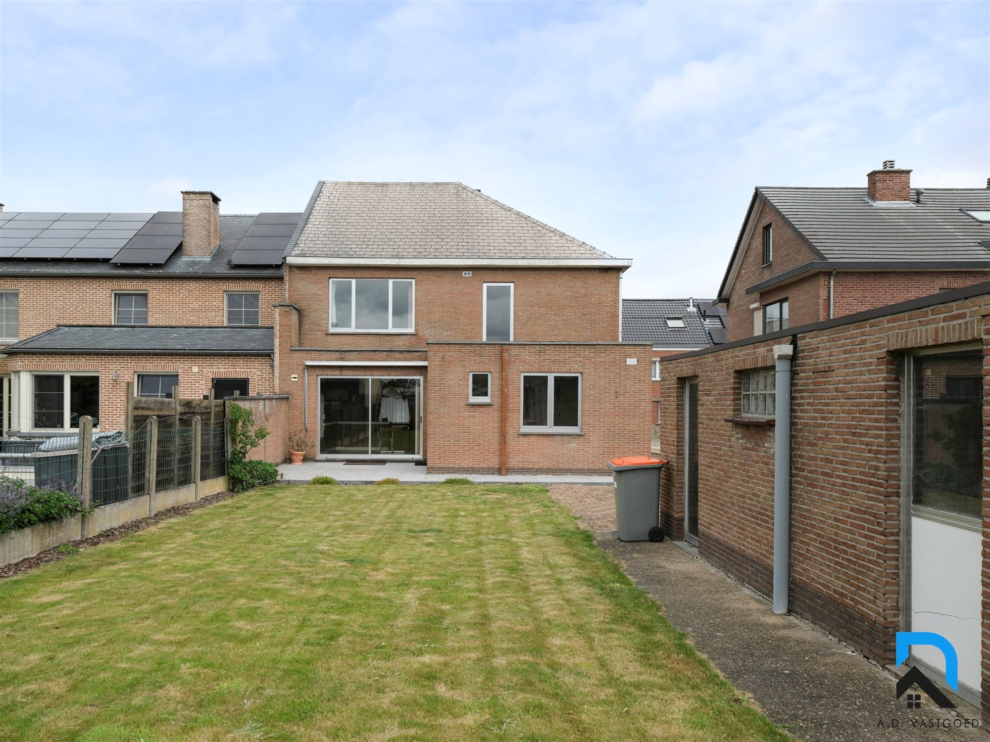 Ruime woning met 4 slaapkamers in het groen foto 2