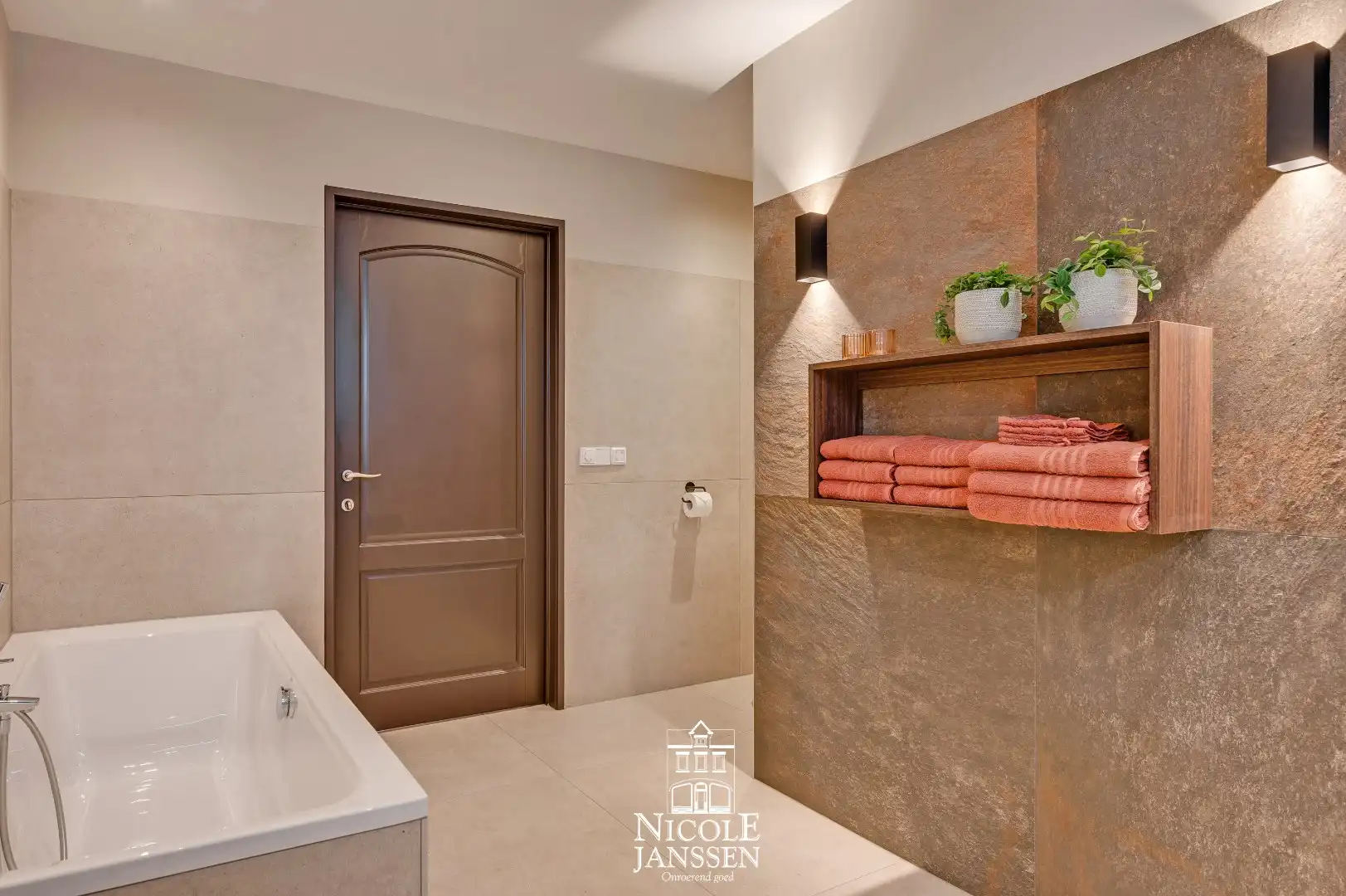 Prachtig luxueus appartement met 2 slaapkamers, kantoorruimte en ondergrondse garage foto 13