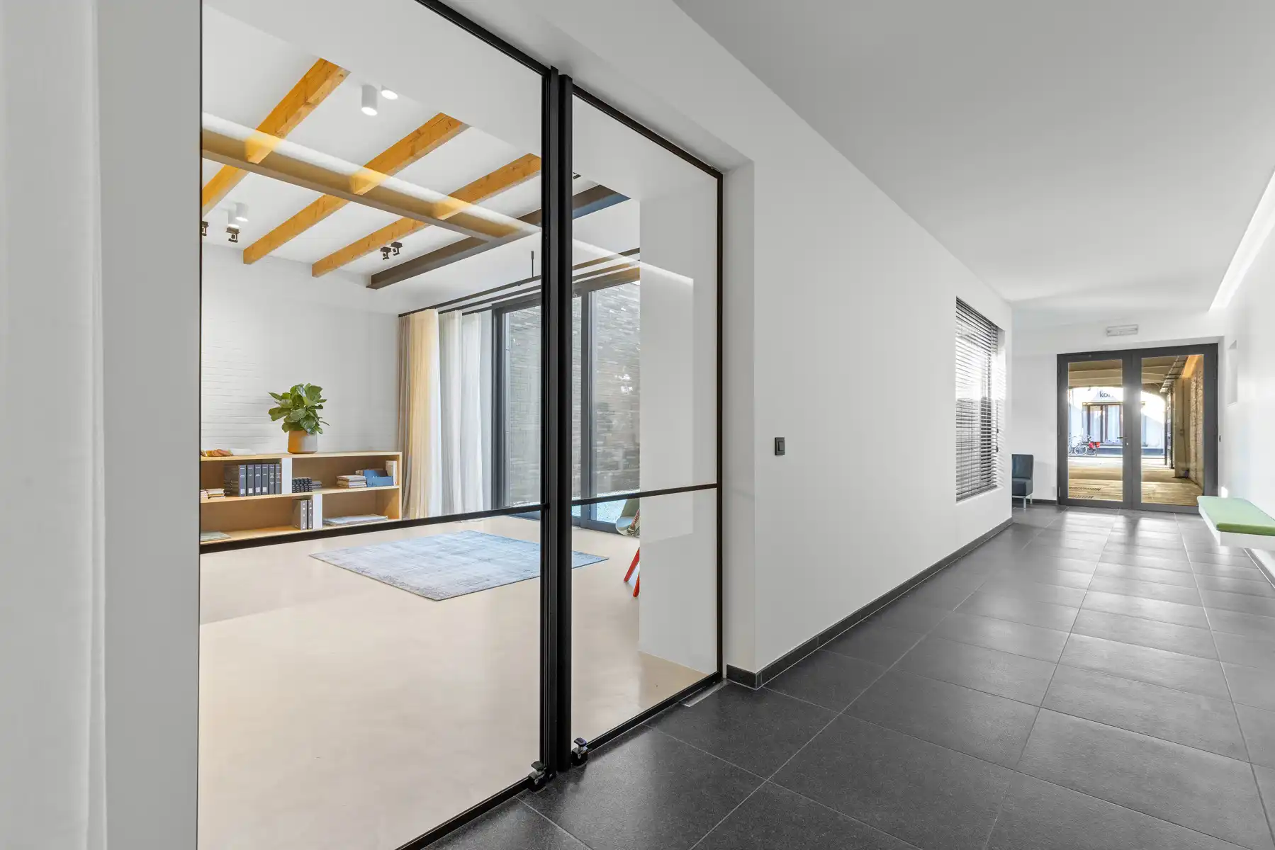 Uniek pand met ingericht kantoor en multifunctionele ruimtes foto 4