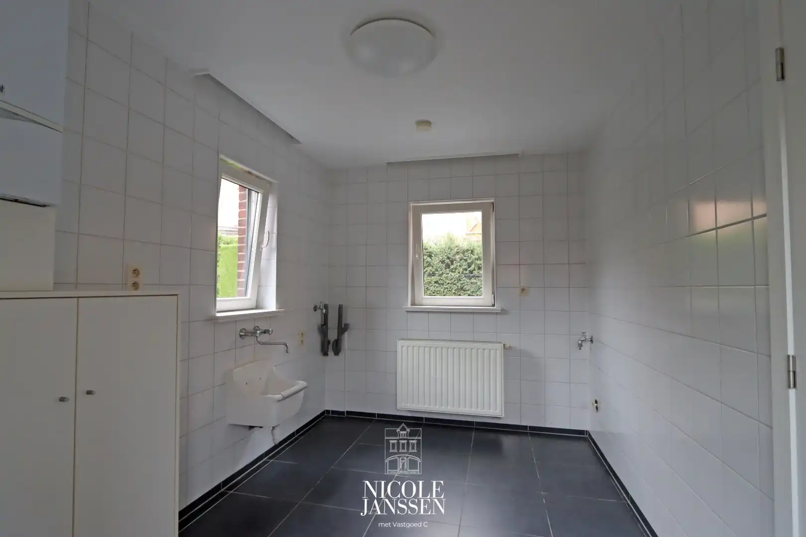 Mooi gerenoveerd gelijkvloers appartement met terras in centrum Bree foto 6
