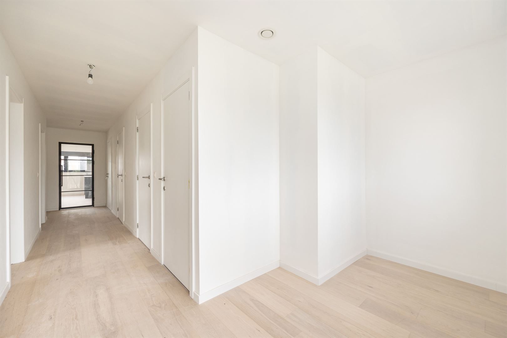 Instapklaar appartement met terras en 3 slaapkamers foto 5