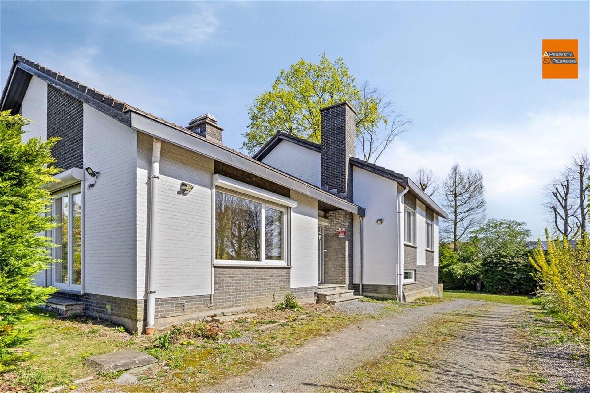 Ruime gerenoveerde villa met 4 slaapkmaers in residentiele wijk foto 5