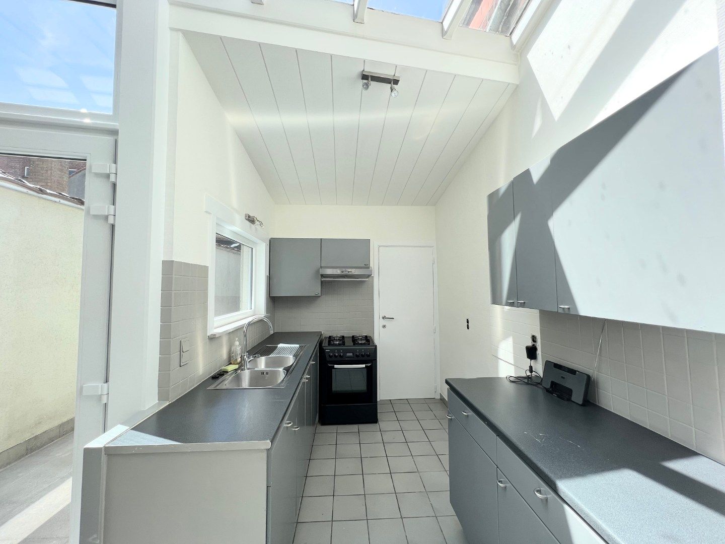 GERENOVEERDE STADSWONING IN CENTRUM IEPER MET 3 SLPKS EN ZONNIG TERRAS foto 6