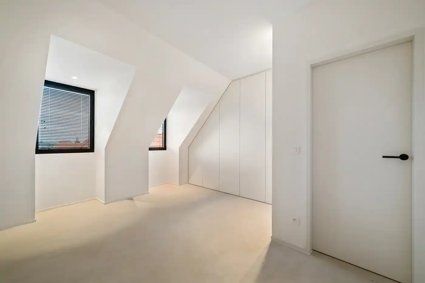 Instapklare en fijn afgewerkte nieuwbouwwoning met 4 slaapkamers nabij het centrum en de markt van Knokke. foto 17
