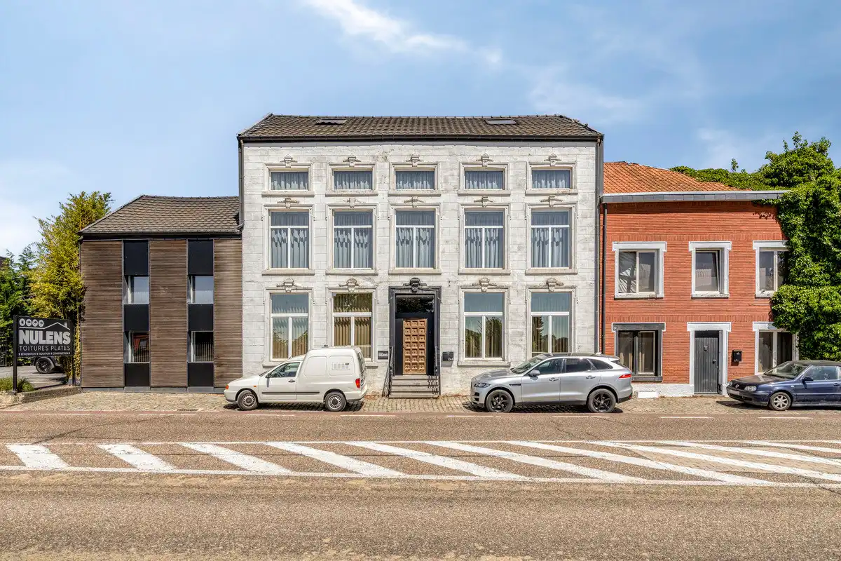 WONING MET BURELEN EN MAGAZIJN TE TONGEREN LANGS N79. foto {{pictureIndex}}
