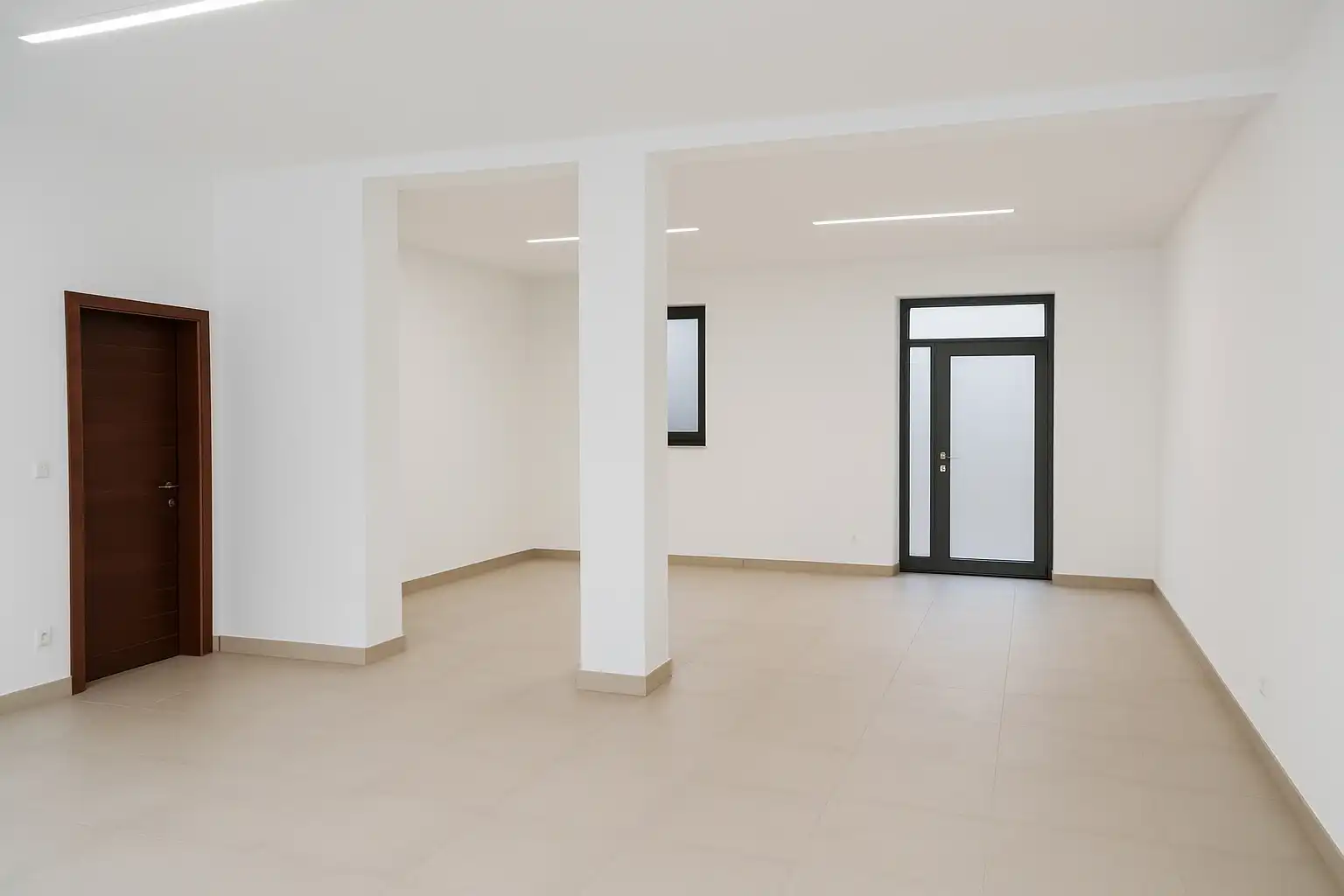 Casco handelgelijkvloers op het Europaplein te Oostduinkerke nabij het strand foto 4