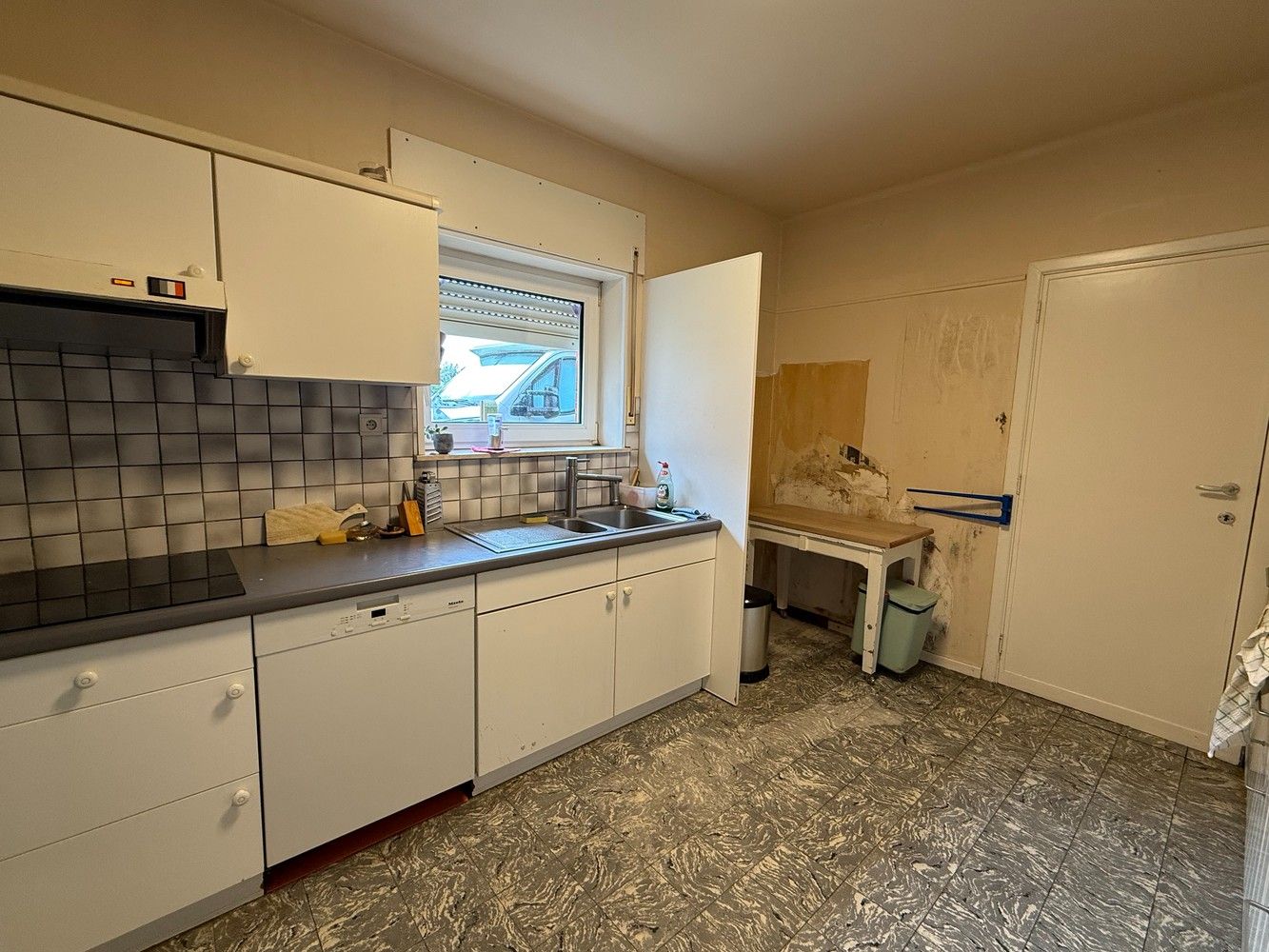 Woning met achterliggend magazijn op 15 are 29 ca. foto 5