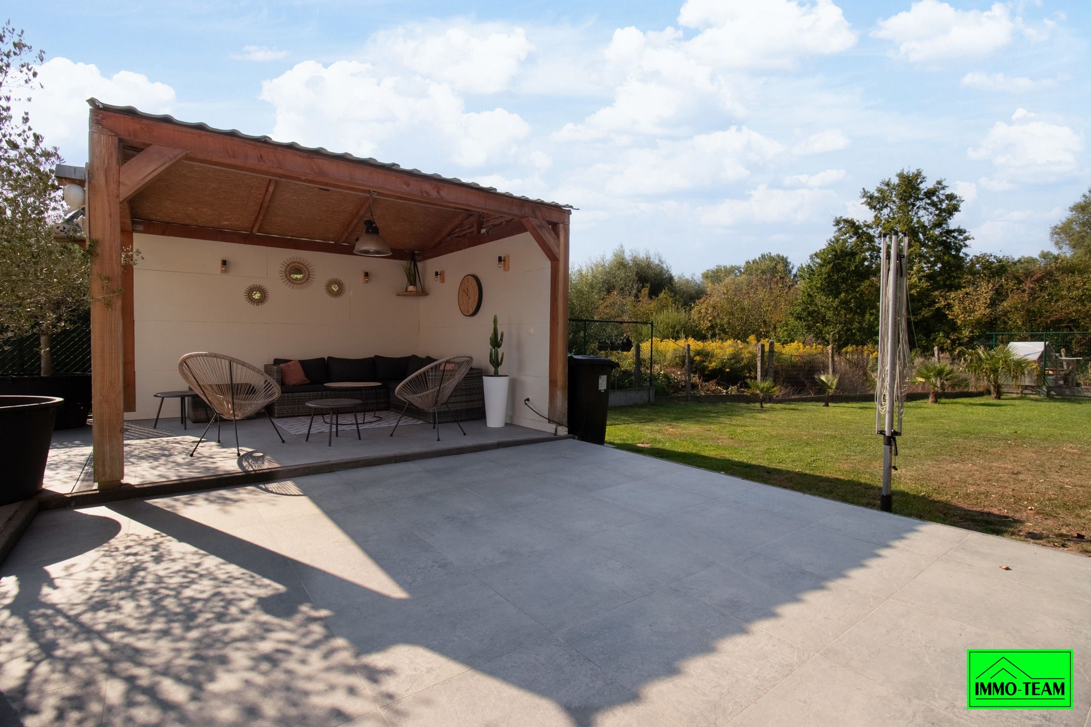Gezellige, gerenoveerde 3-gevelwoning met 5 slaapkamers foto 4