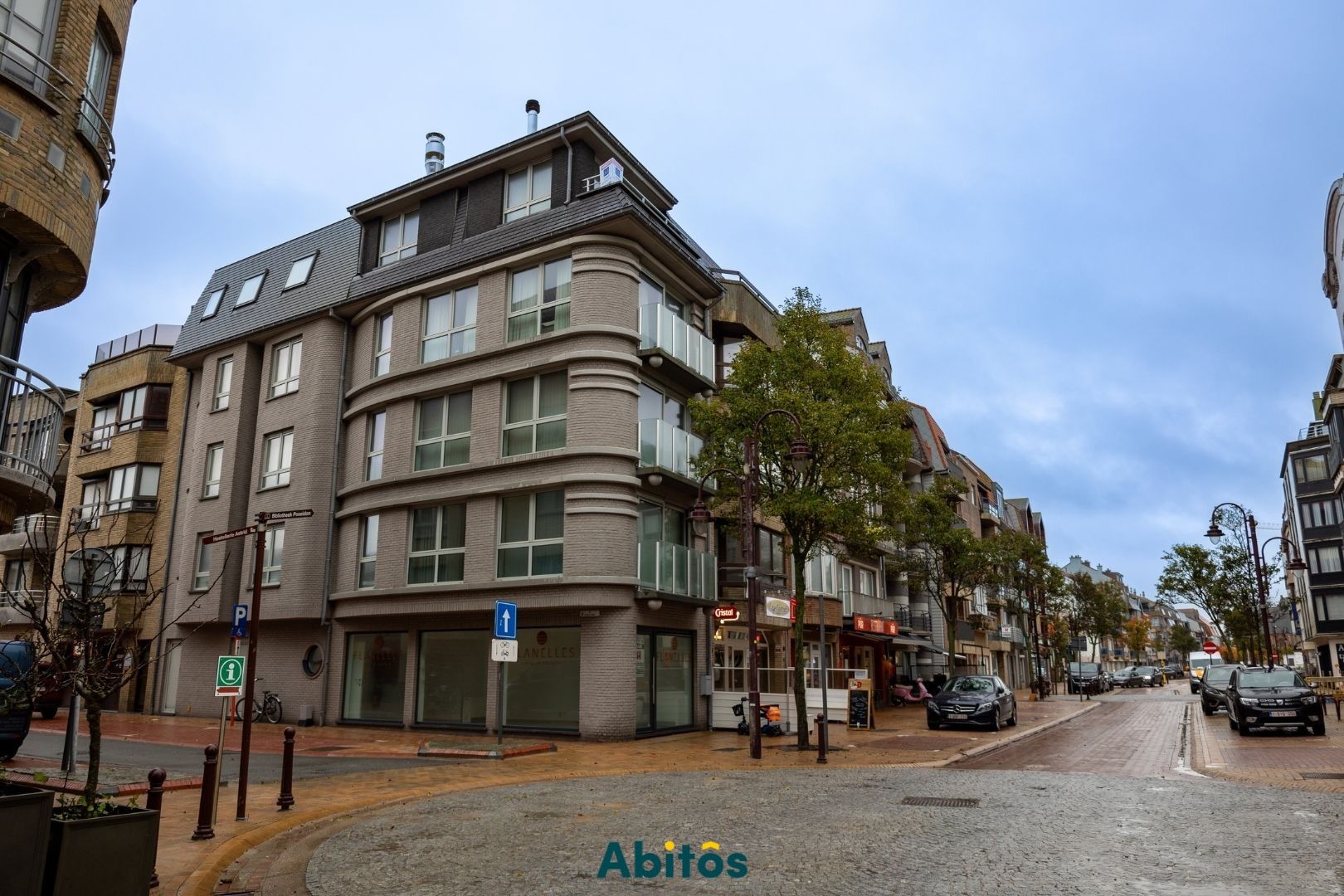 Gemeubeld hoekappartement ideaal als investeringpand foto {{pictureIndex}}