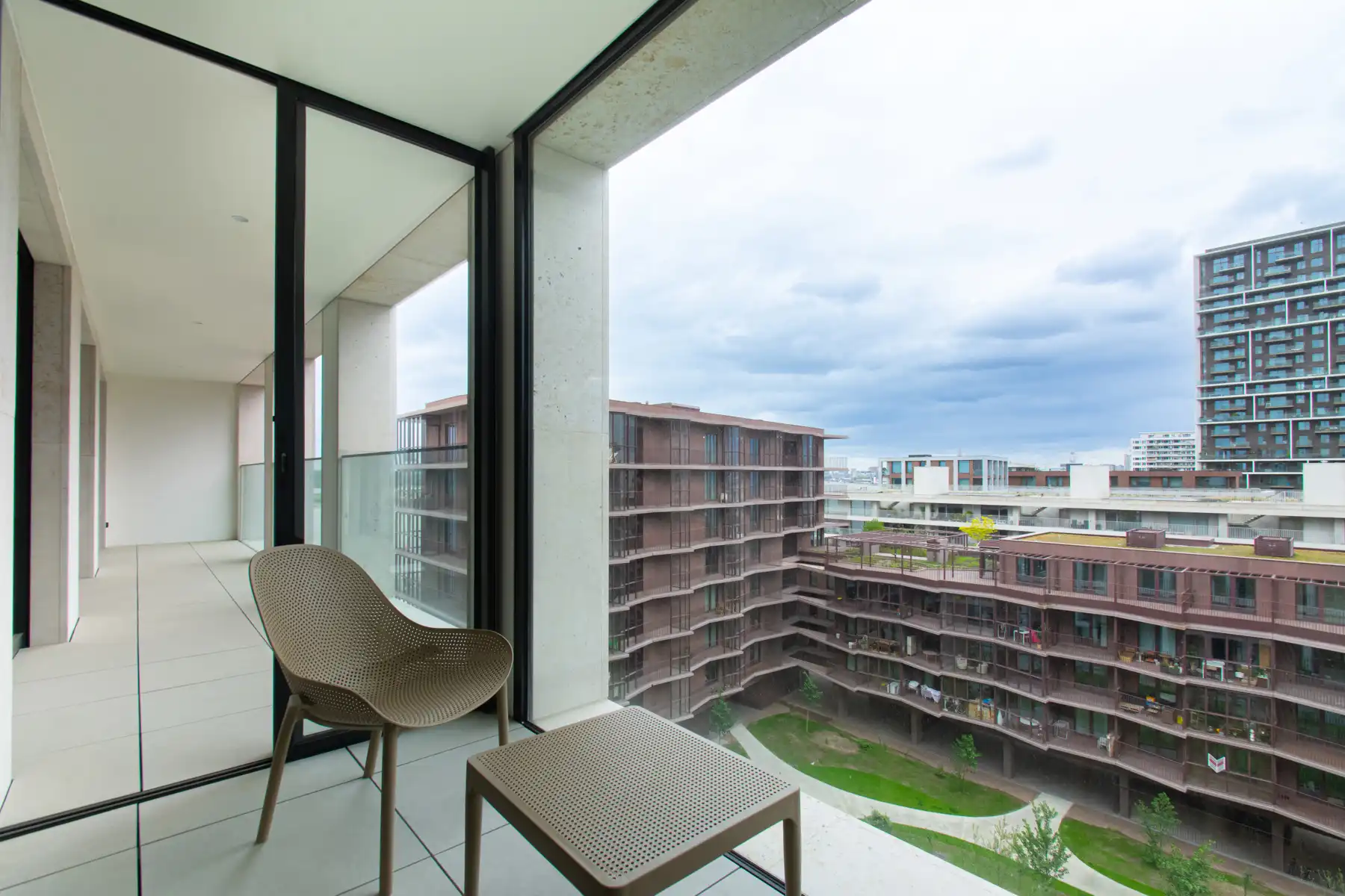 Prachtig gemeubeld 2-slaapkamer appartement met mooi terras foto 4