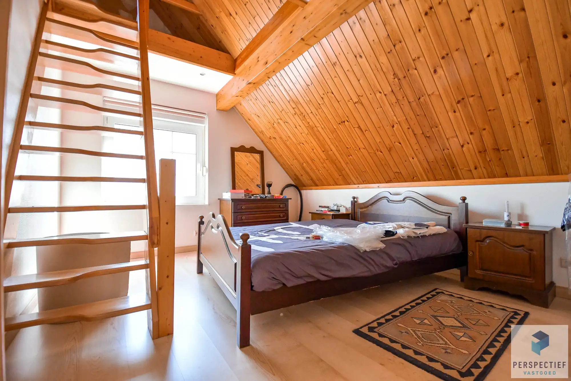 Unieke villa met dubbele garage en opslagplaats/ loods in rustige omgeving foto 16