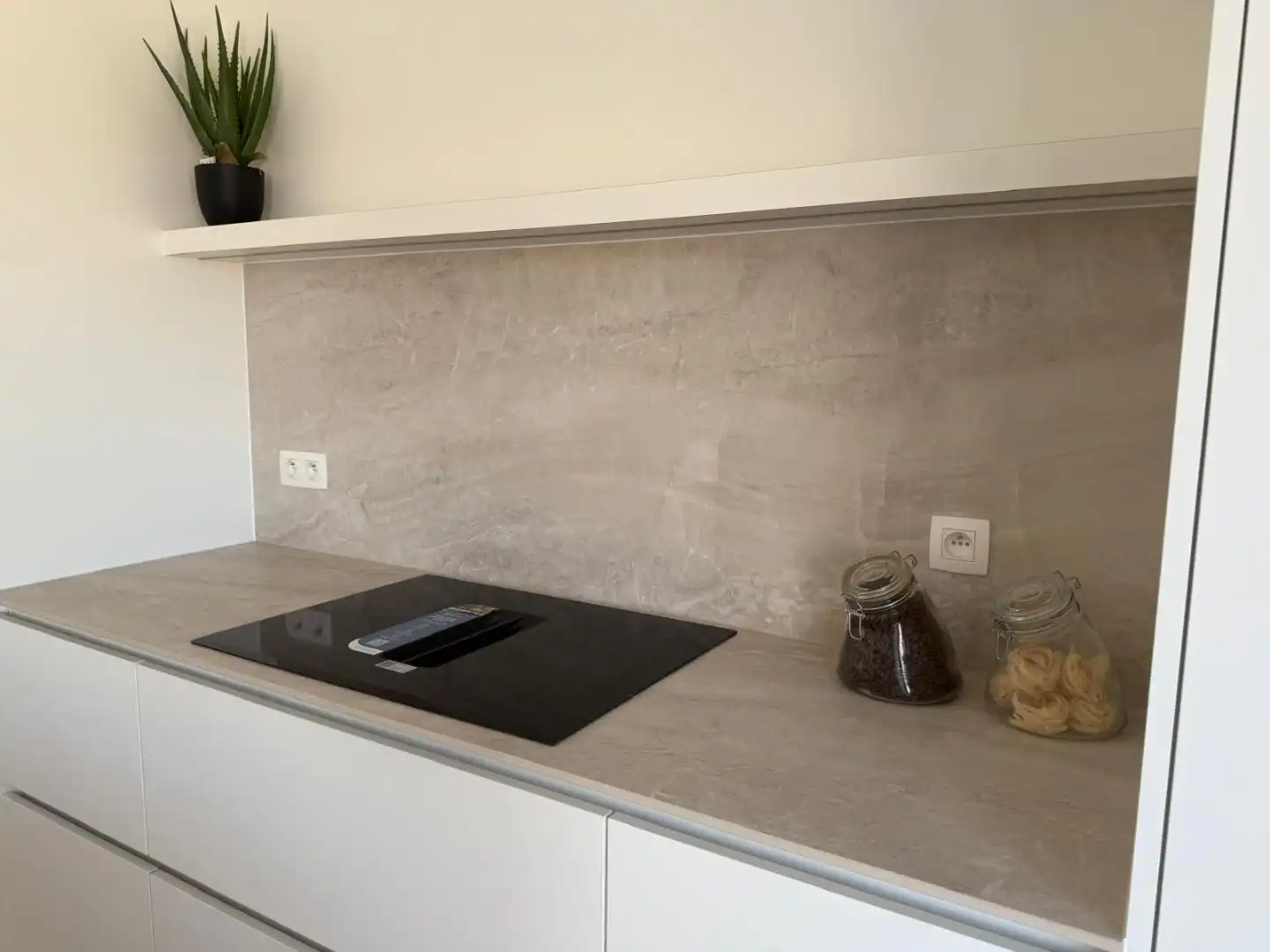 Instapklare nieuwbouwwoning in rustige recente woonwijk foto 5