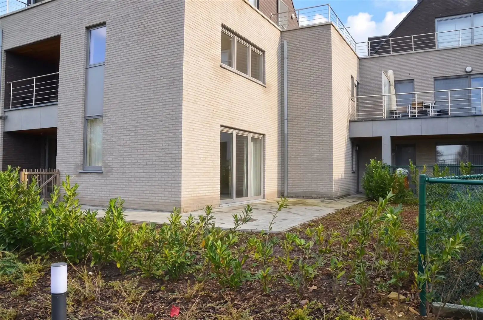 TE HUUR: Gelijkvloers appartement met 2 slaapkamers te Heusden! foto {{pictureIndex}}
