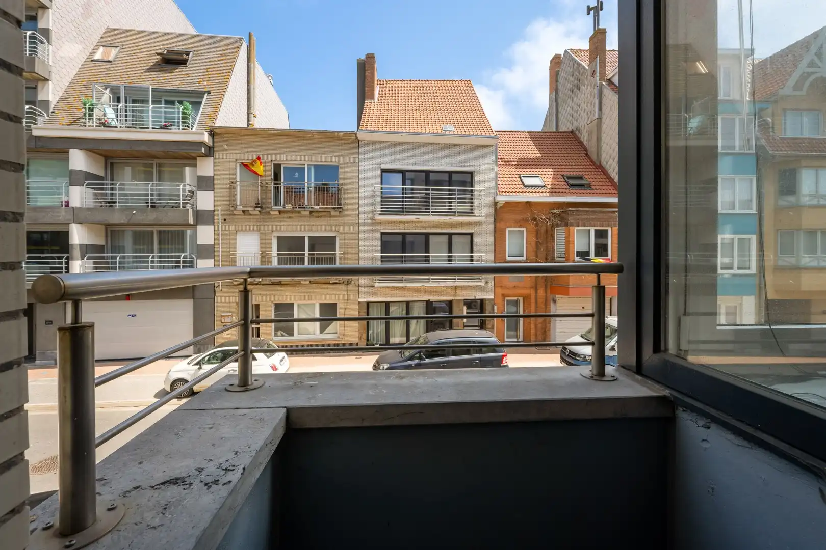 BREDENE | Instapklaar appartement vlak bij het strand met 2 slaapkamers en staanplaats foto 11