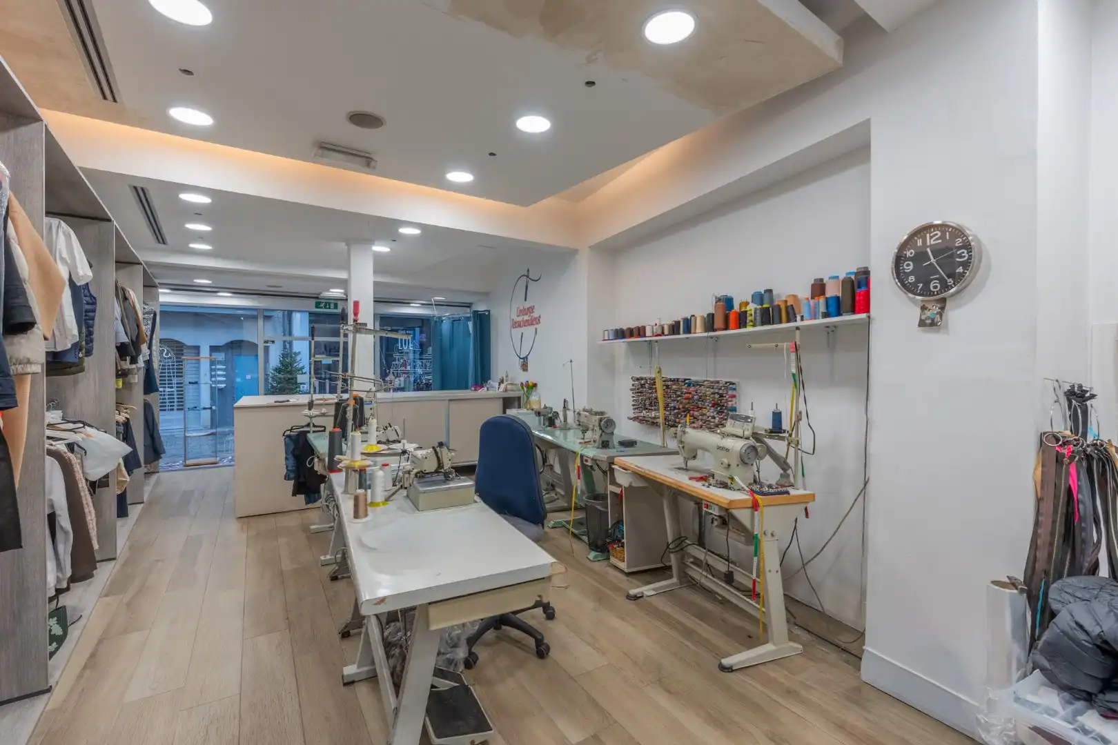 Charmant te renoveren handelspand  foto 6