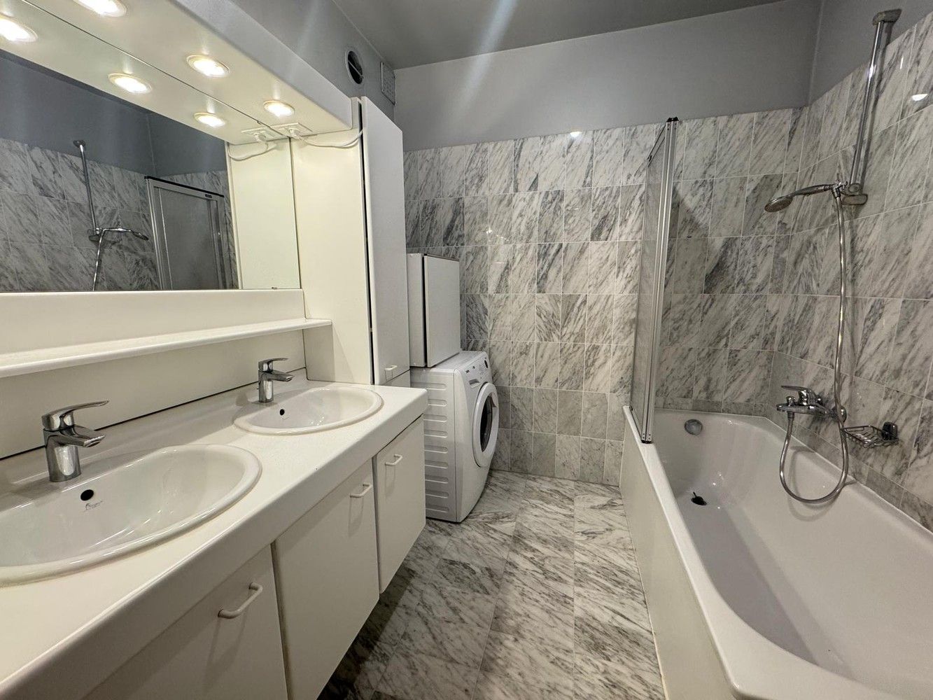 RUIM APPARTEMENT MET TWEE TERRASSEN foto 7