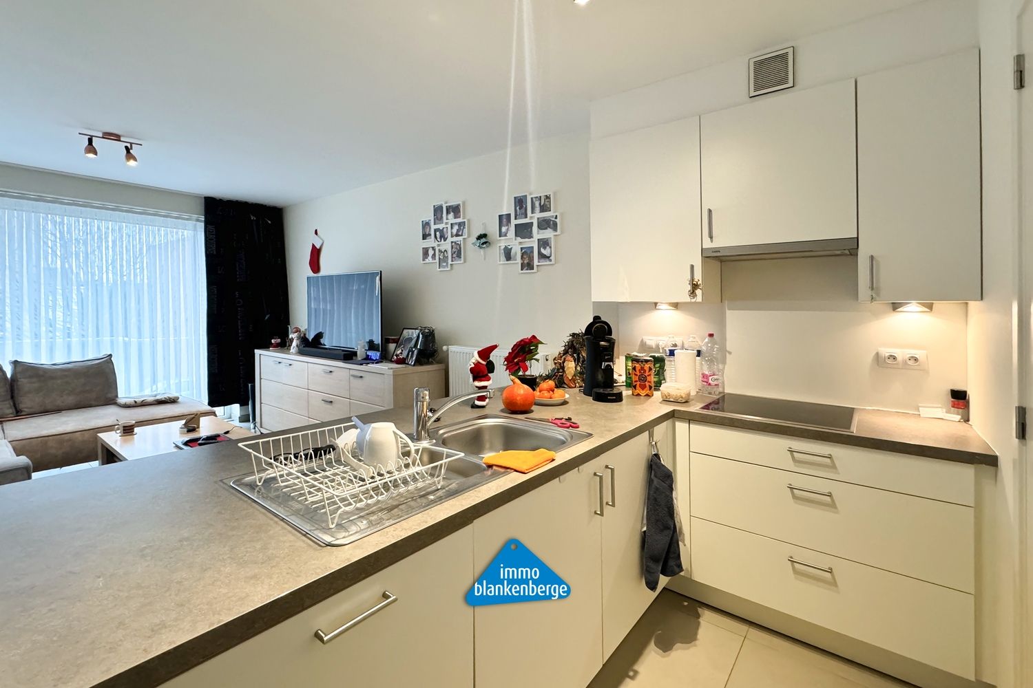 Ruim en modern appartement met twee slaapkamers foto 6