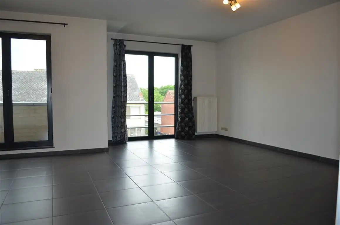 Ruim goed onderhouden appartement met twee slpk's, kelder en autostaanplaats van bouwjaar 2006. foto 5
