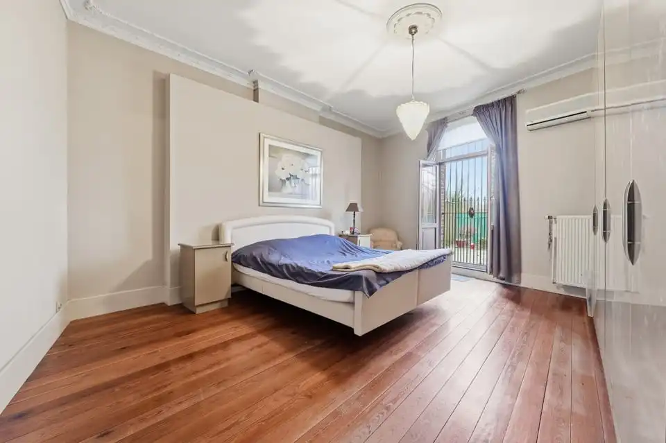 KARAKTERVOL PAND MET AUTHENTIEKE UITSTRALING EN VEEL POTENTIEEL IN TONGEREN foto 12