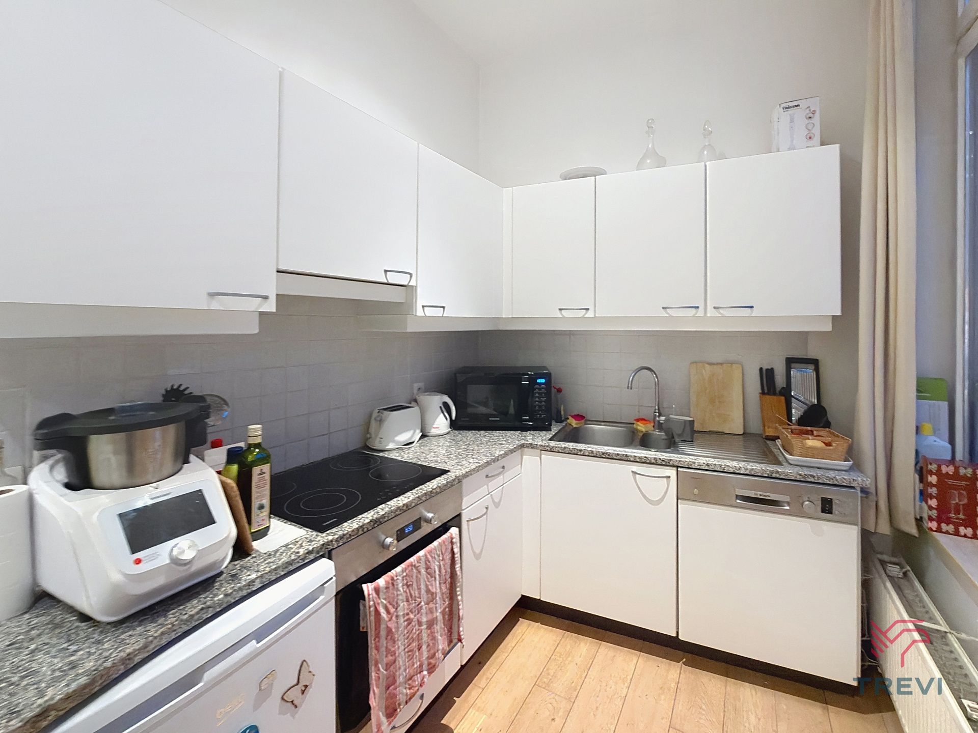 Gemeubileerd appartement met 1 slaapkamer naast de Zavel! foto 4