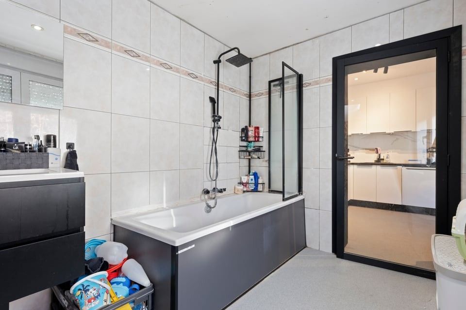 KNUSSE GEZINSWONING MET GARAGE EN ZONNEPANELEN IN SINT-TRUIDEN foto 13