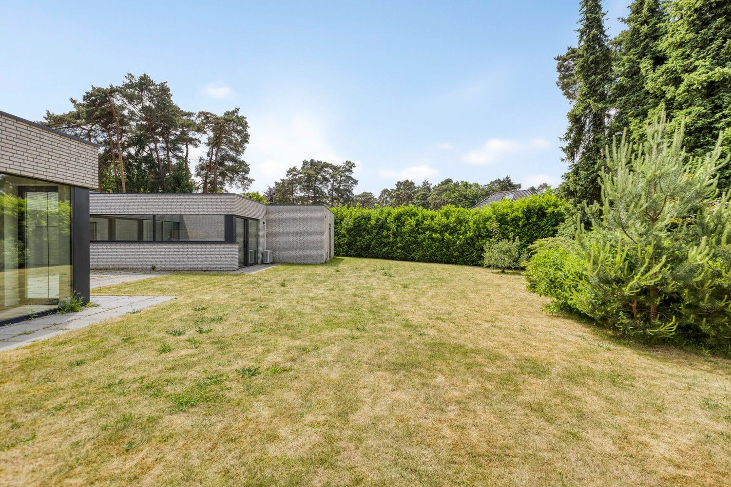 Ruime, energiezuinige bungalow op een toplocatie in residentiële villawijk foto 45