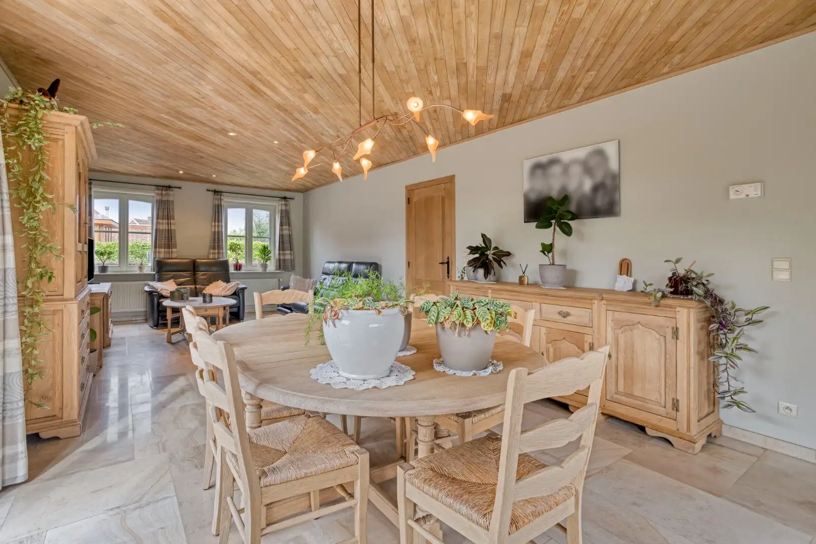 Prachtige, uiterst verzorgde villa met oogverblindende tuin op 903 m2! foto 4