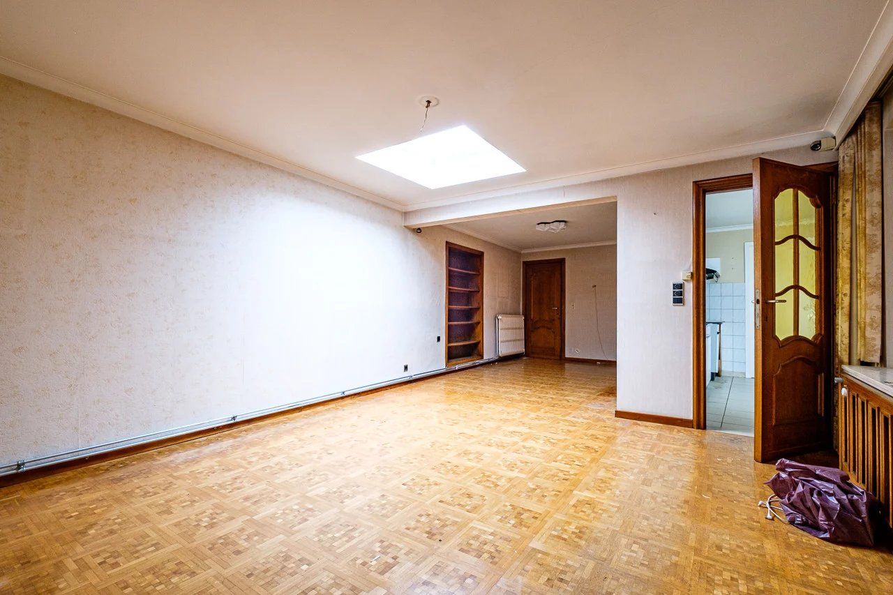 Te renoveren handelsruimte met woonst op toplocatie foto 5