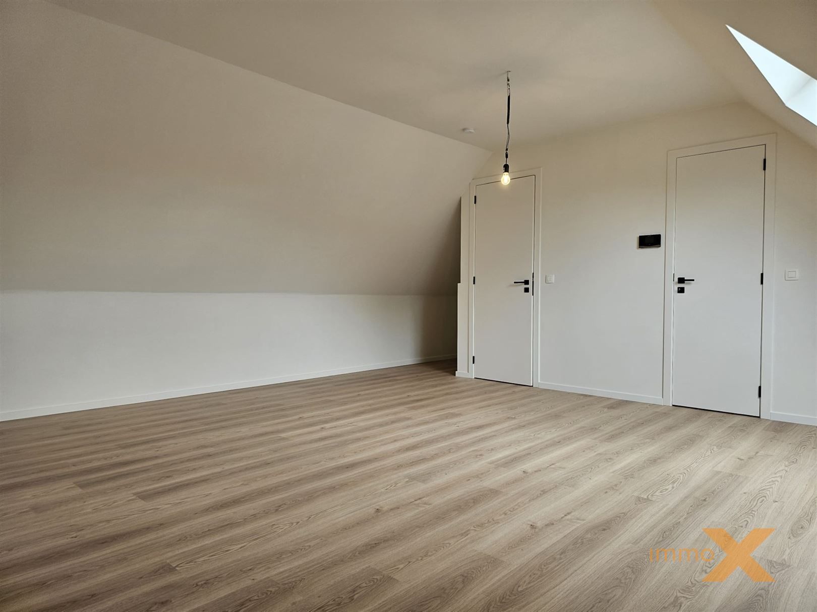 PRACHTIG AFGEWERKTE NIEUWBOUWWONING foto 30