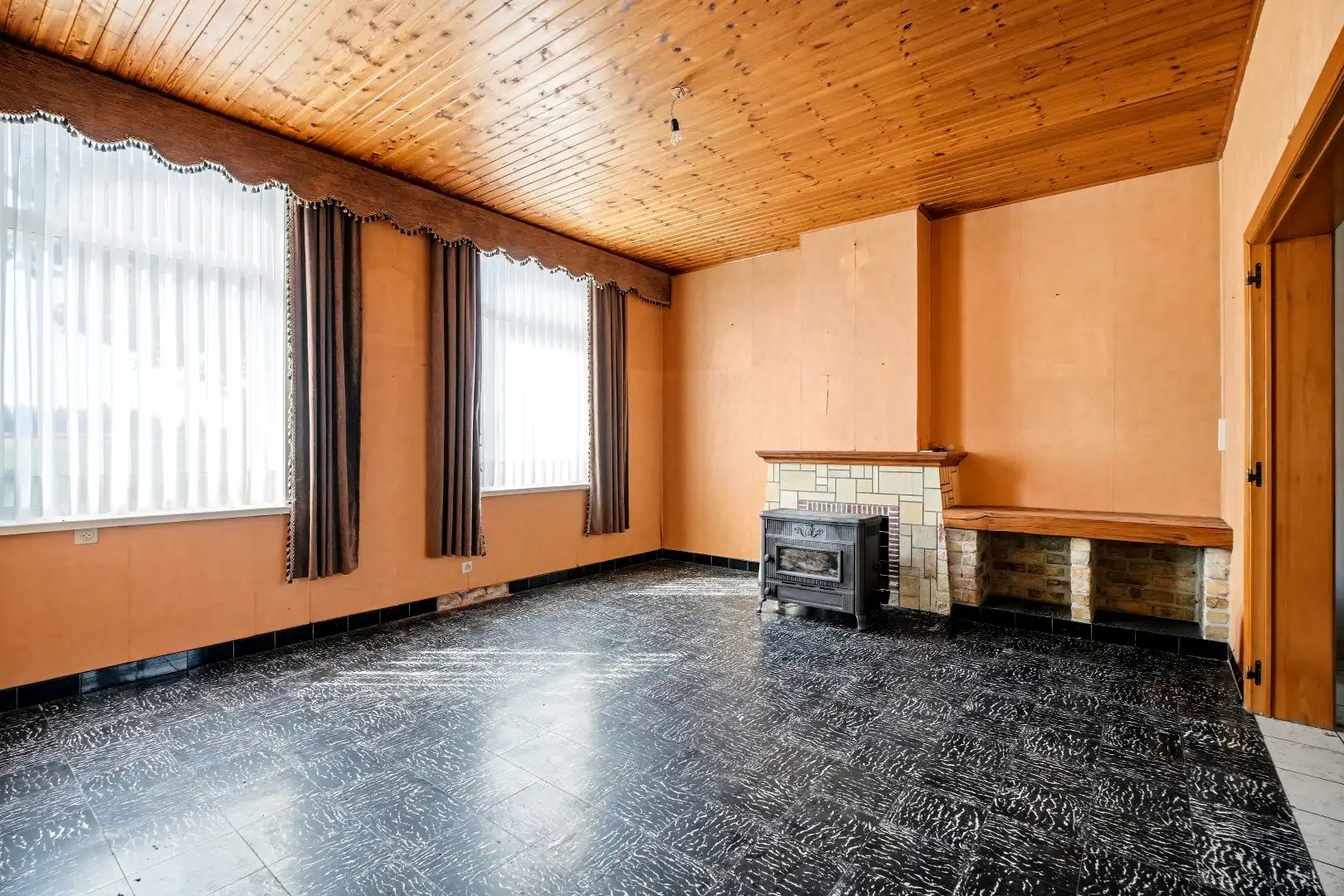 Ruime halfopen bebouwing op een perceel van 1491m² met 7 slaapkamers! foto 4