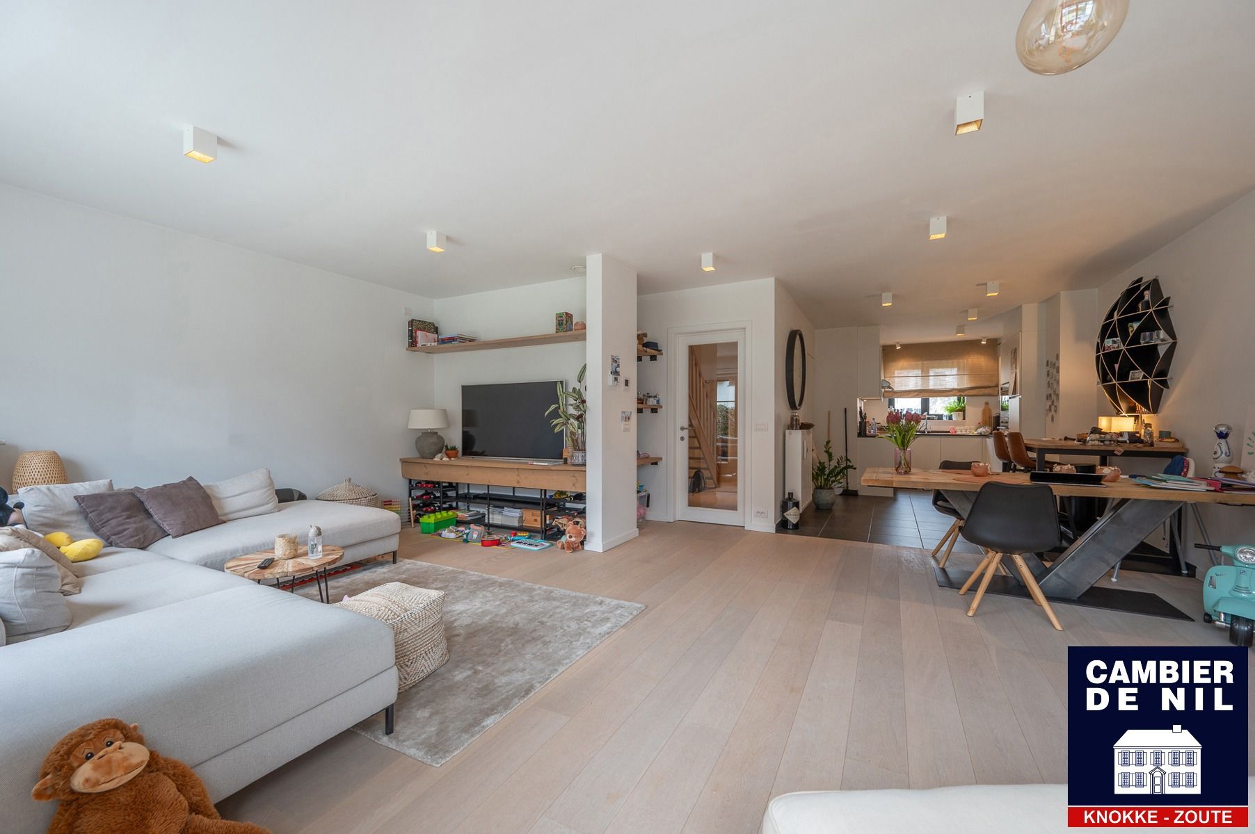 Mooi recente woning, rustig gelegen in woonerf Middelhoek foto 3