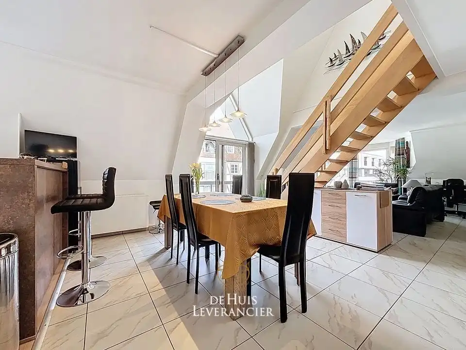 Uw eigen plek aan zee: stijlvol duplex-appartement met 3 slpks in het hart van Koksijde foto 17