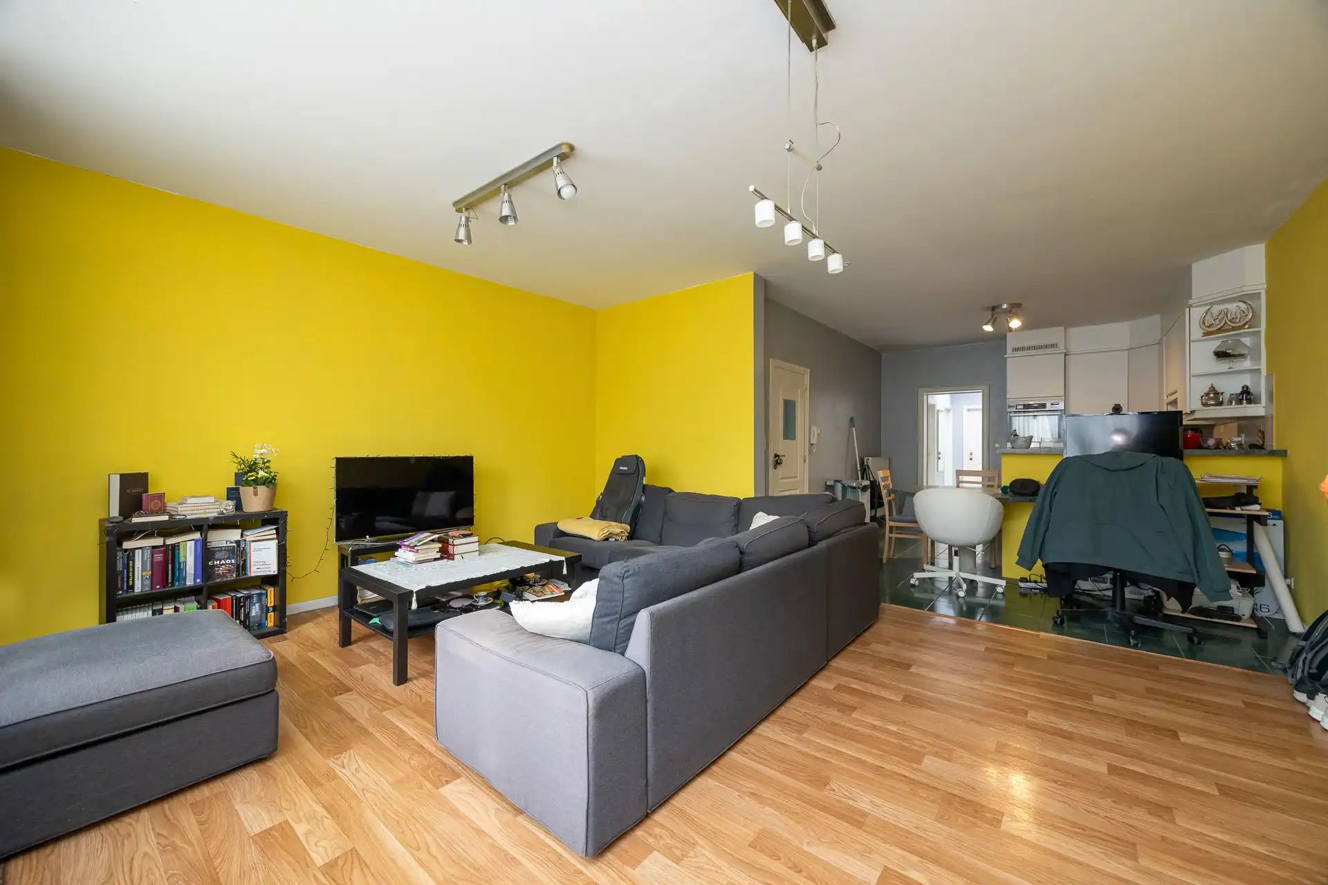 Twee slaapkamer appartement op gunstige locatie + garagebox foto 4