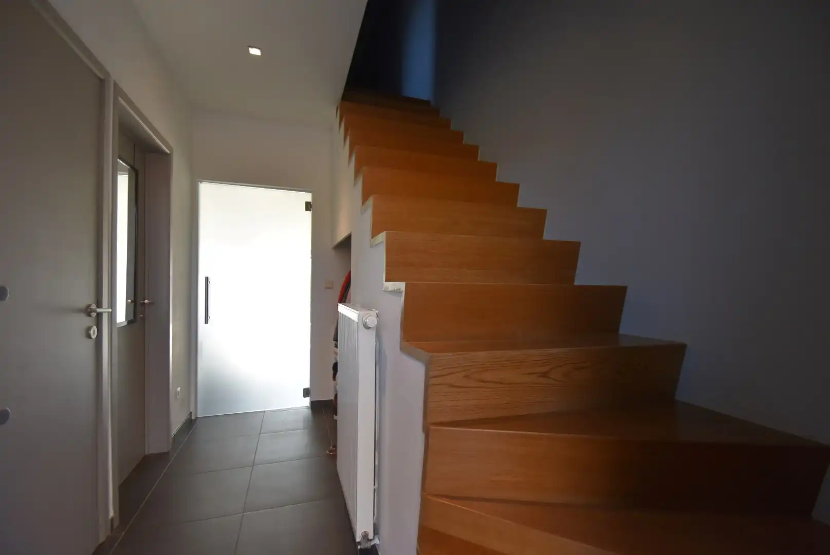 *  * WACHTLIJST VOLZET * * Recente leuke woning met zuidgerichte tuin, vlakbij centrum van Hoeselt foto 4