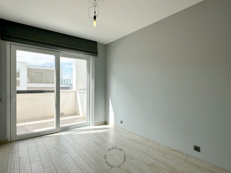 Instapklaar appartement met twee slaapkamers en terras foto 11