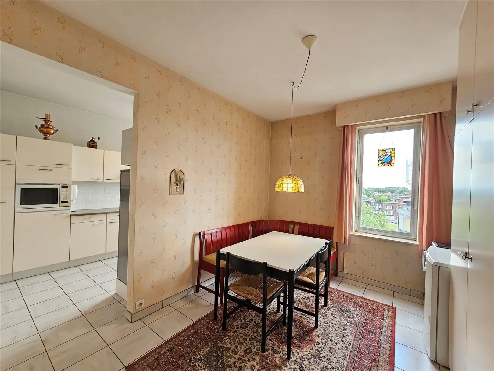 Ruim appartement met 4 slpks, terras en garagebox. foto 8