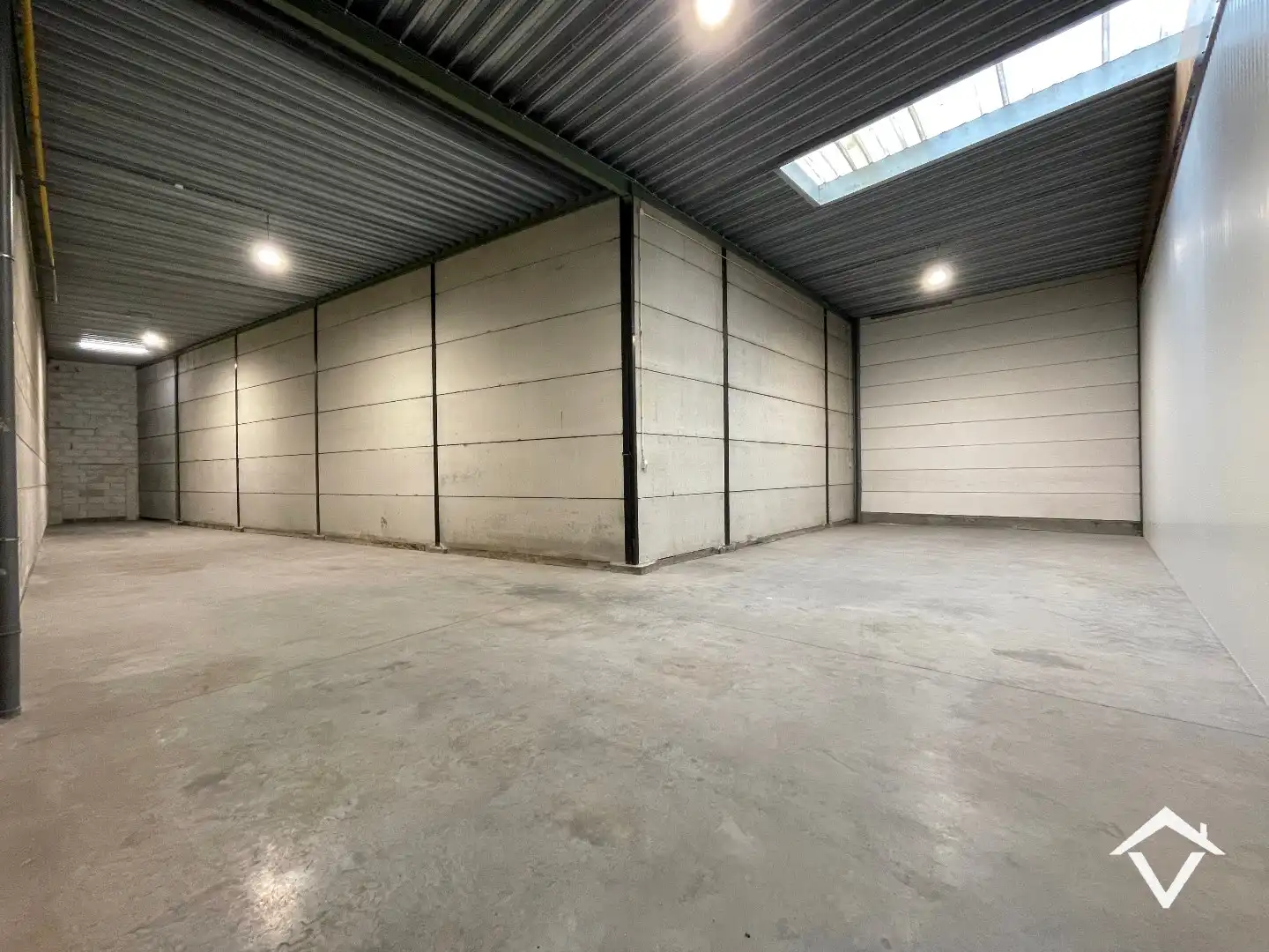 Ruime loods van 198 m² te Ooigem foto 2