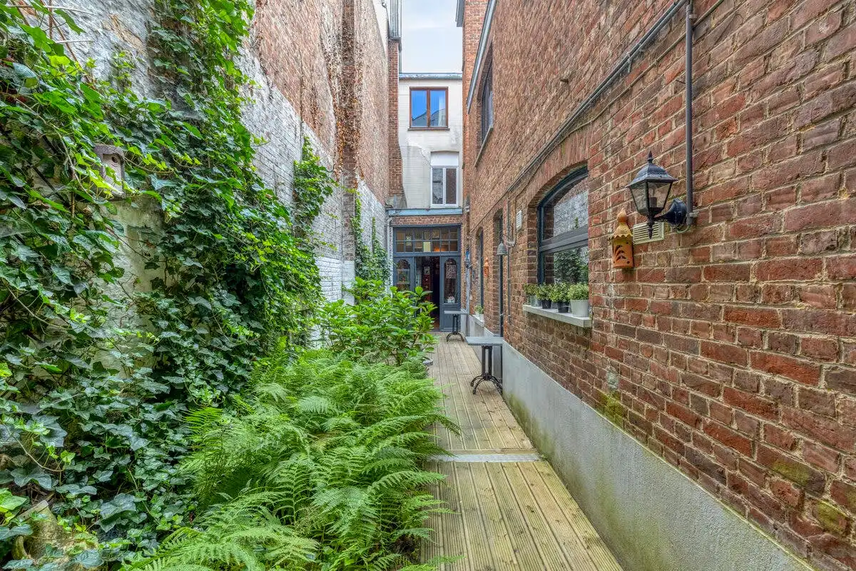 Opbrengsteigendom met renovatiepotentieel op toplocatie in Kortrijk foto 9