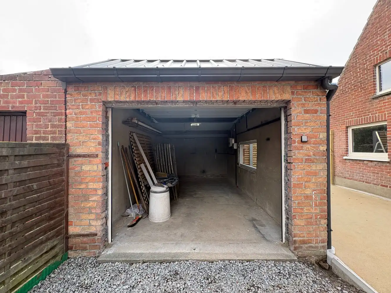 Charmante, gerenoveerde halfopen woning met tuin + garage foto 18