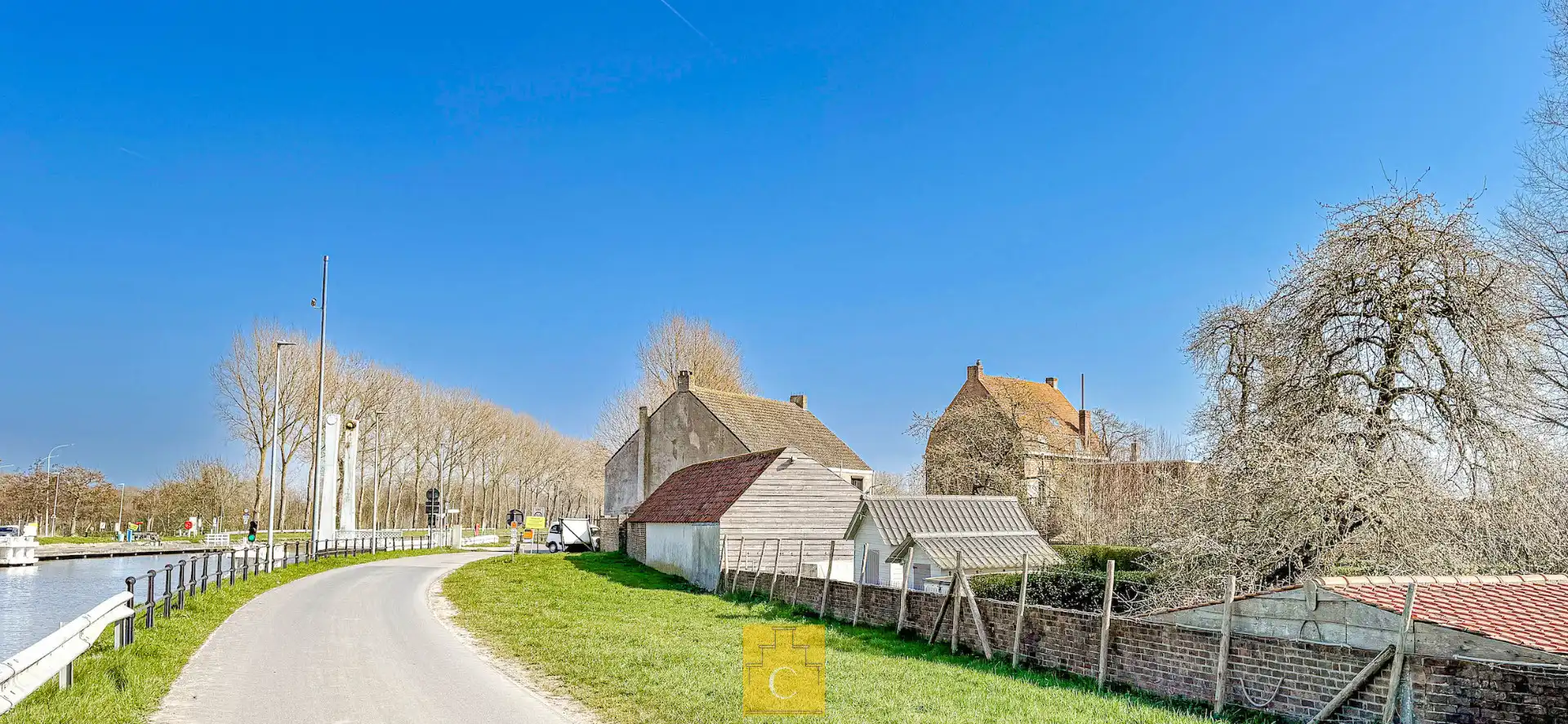 Uniek geheel van TWEE WONINGEN met bijgebouw, idyllisch gelegen aan de vaart foto 29