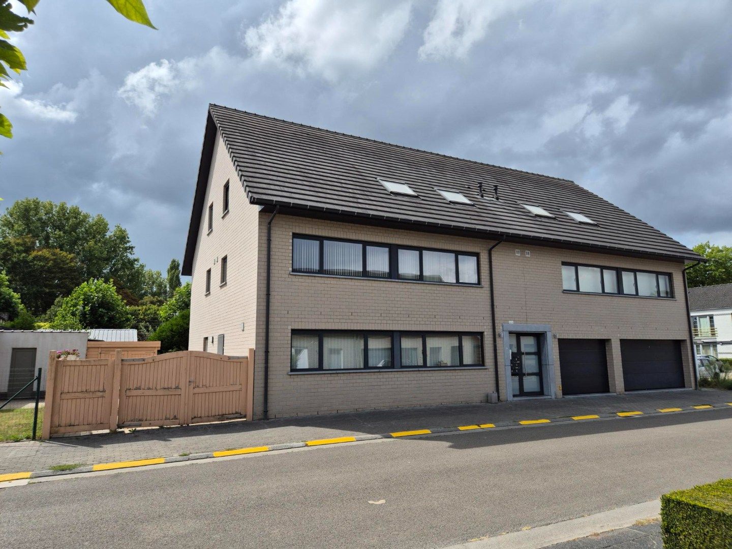 Appartement met tuintje en garage foto {{pictureIndex}}